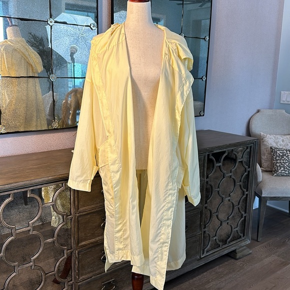Uniqlo U packable yellow over sized hooded rain poncho. - Picture 2 of 14